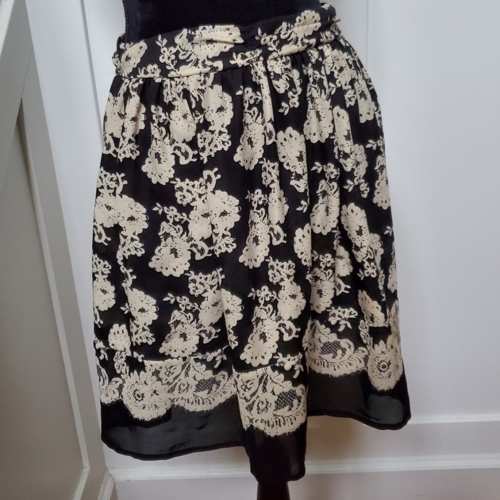 Black With Cream Floral Gathered Waist Zippered Skirt